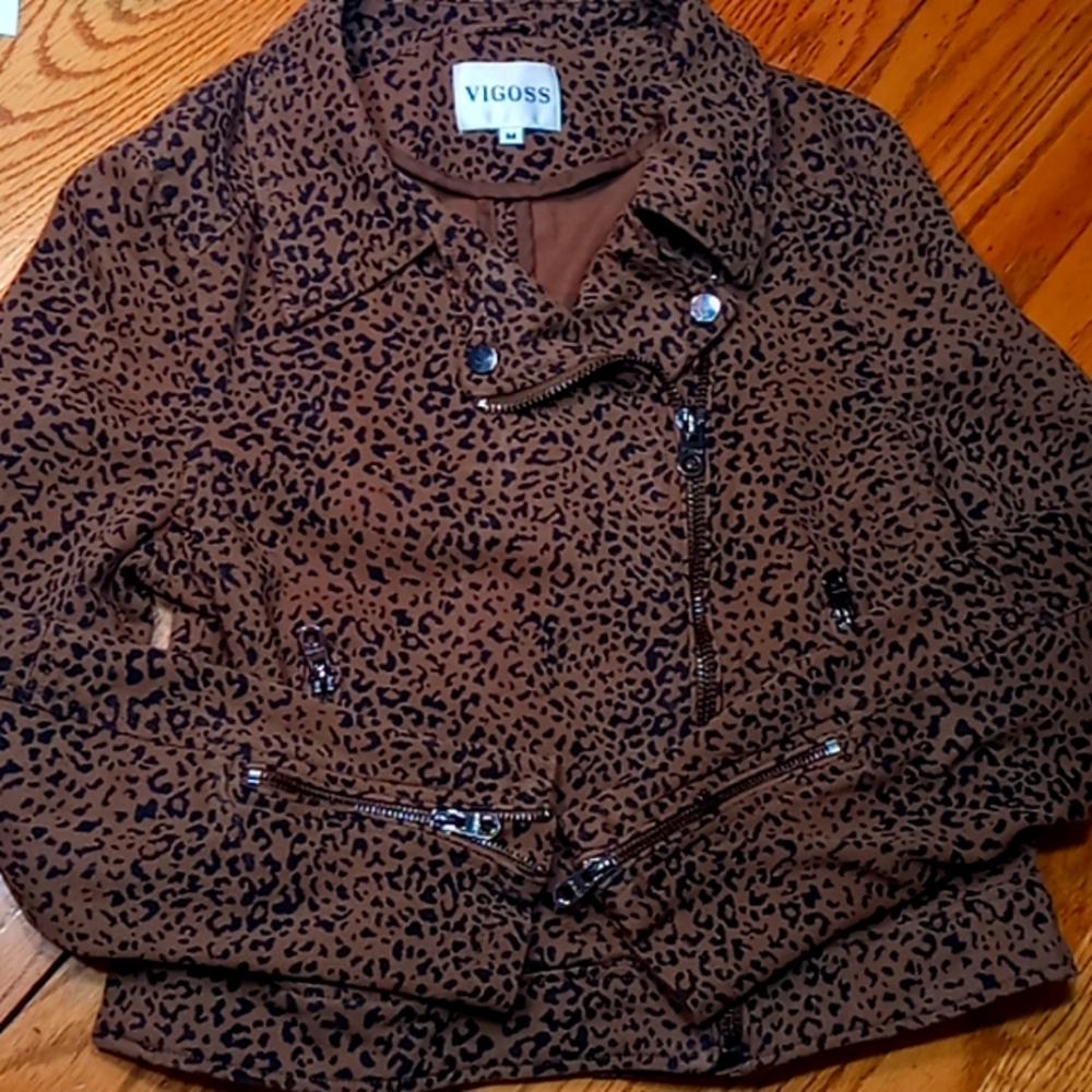 Vigoss. Medium Leopard Print Jacket